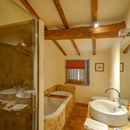 Sleeps 9 Pool Air Con Wifi