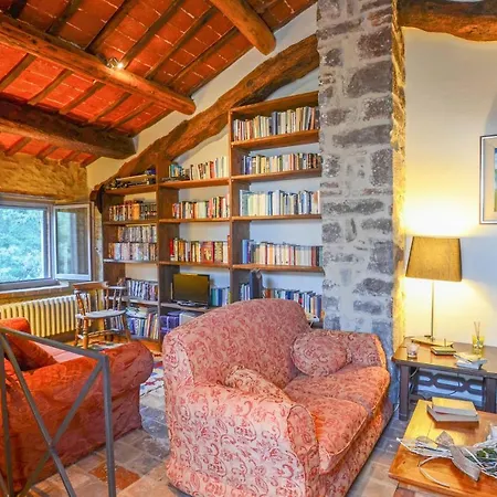 Sleeps 9 Pool Air Con Wifi Corgna