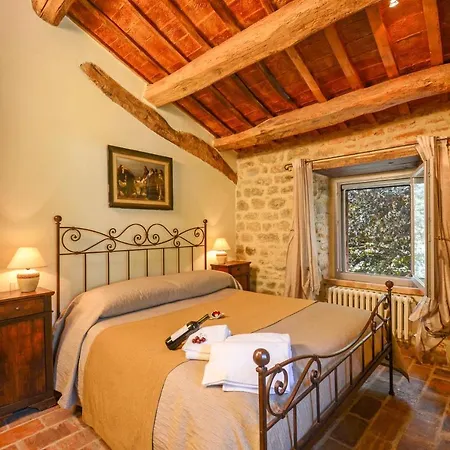 Sleeps 9 Pool Air Con Wifi Corgna